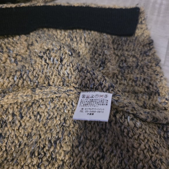 Elegant Black and Tan Women's Cardigan - Picture 8 of 11